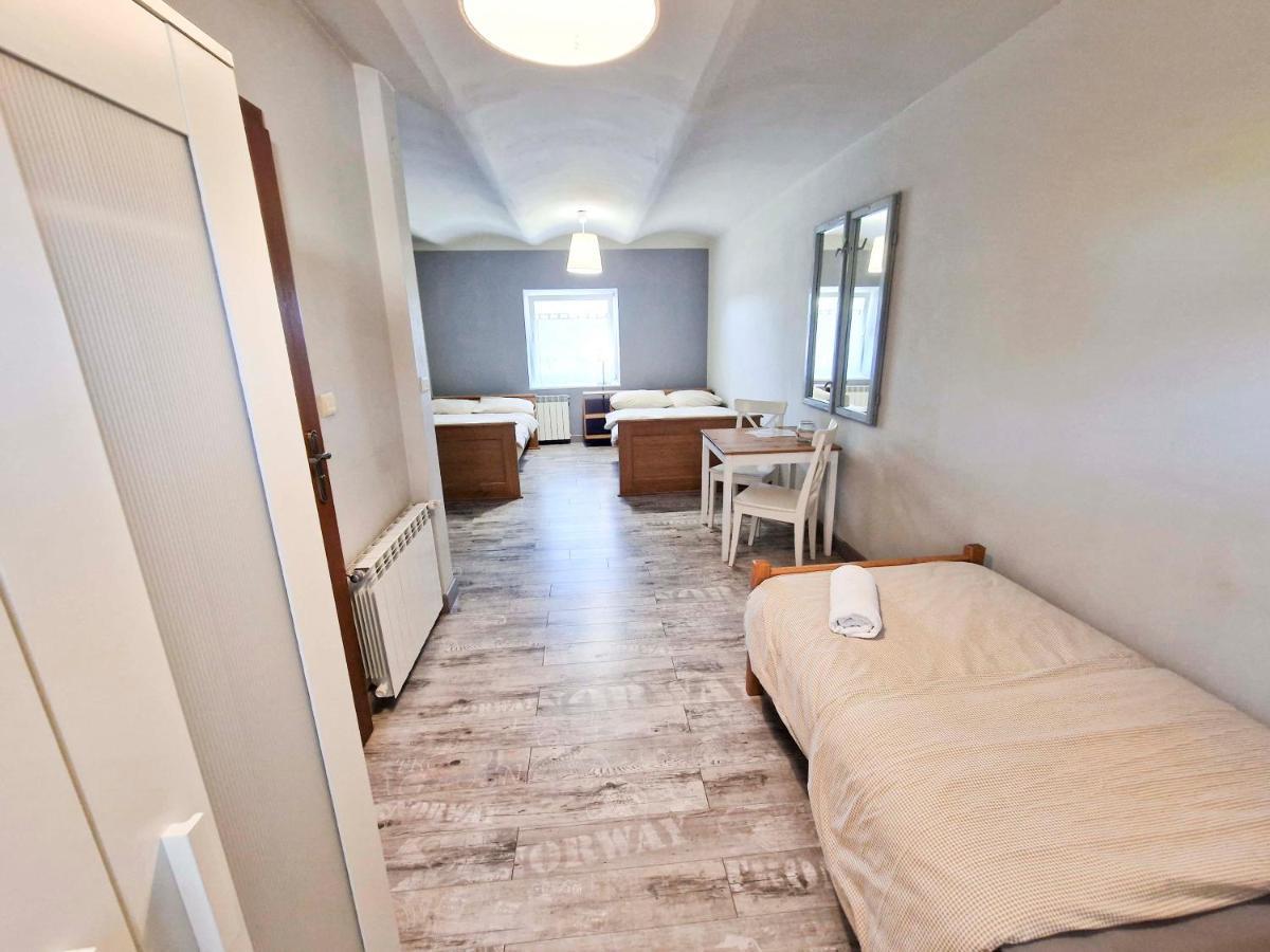 Hotel Zielona Przystan à Manasterz Extérieur photo